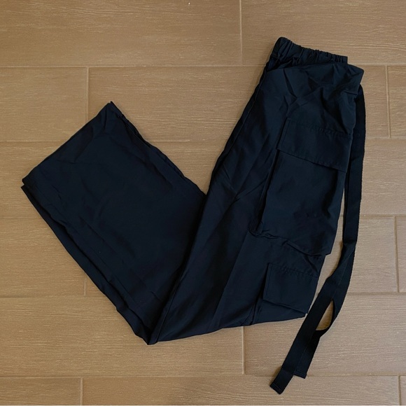 Floerns Women's Streetwear Asymmetrical Waist Flap Pocket Cargo Pants - Picture 7 of 9